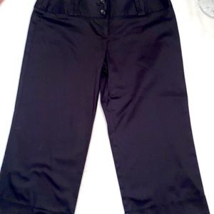 EUC junior size 9 capris wide band at the top and a cough on the bottom